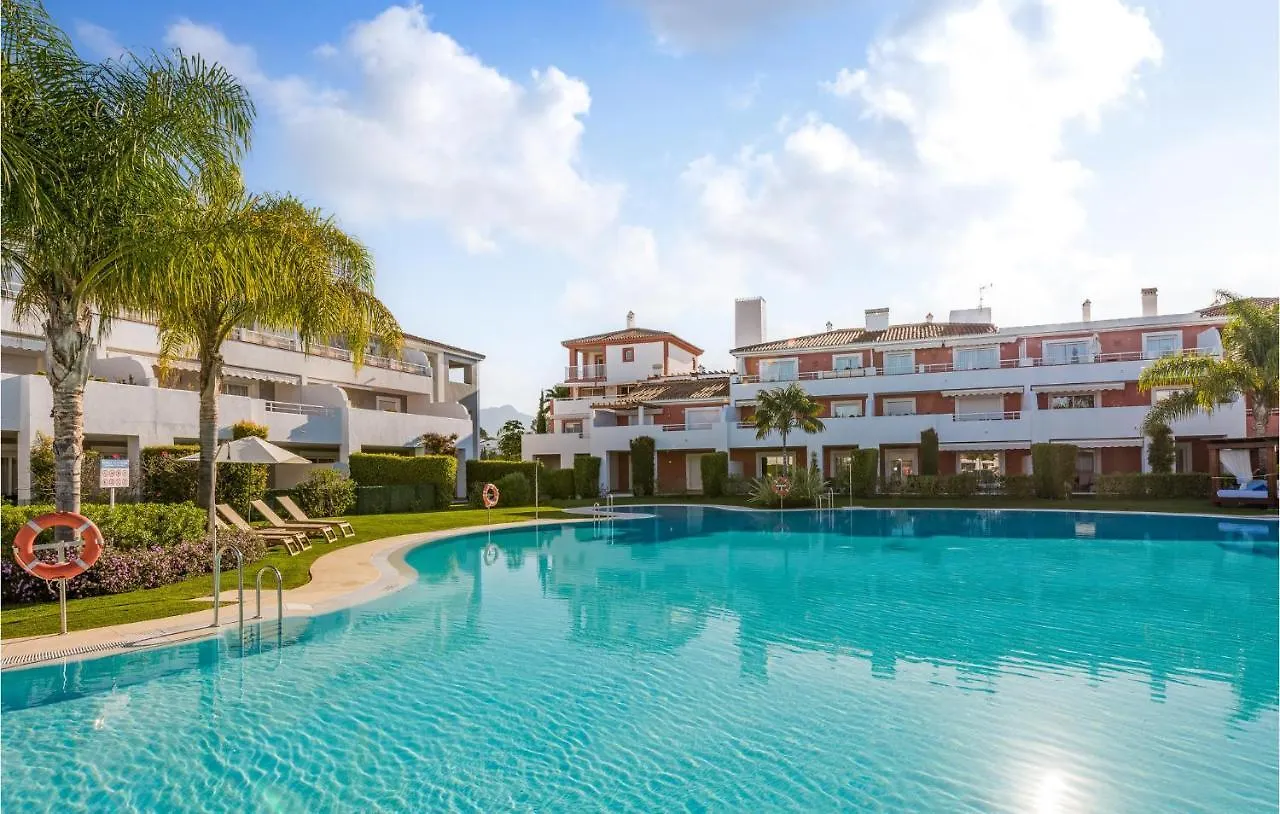 Stunning Apartment In Estepona With Kitchenette