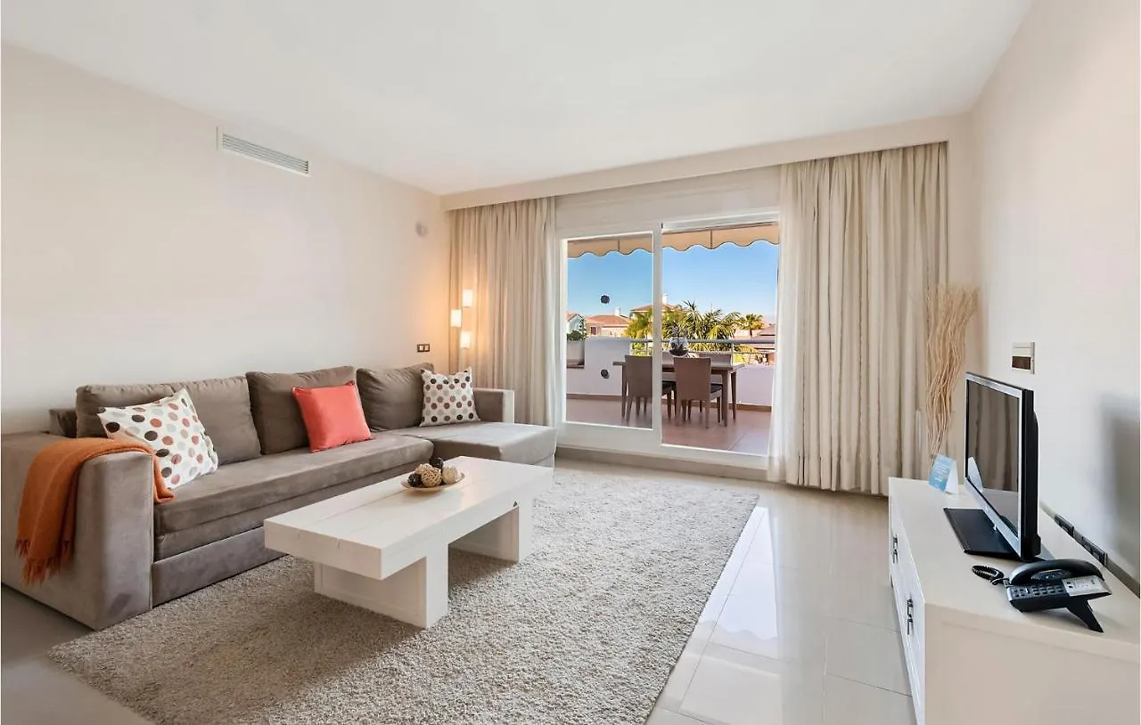 Stunning Apartment In Estepona With Kitchenette