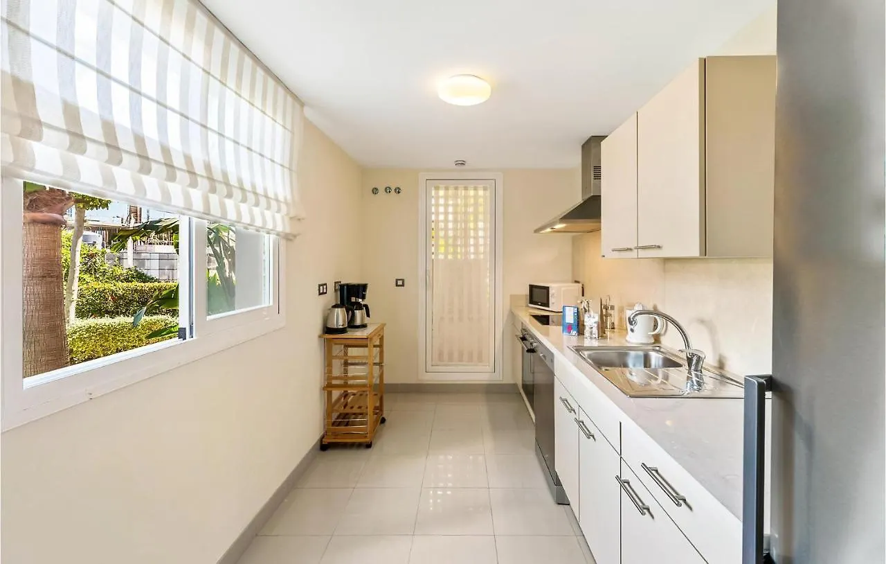 Stunning Apartment In Estepona With Kitchenette