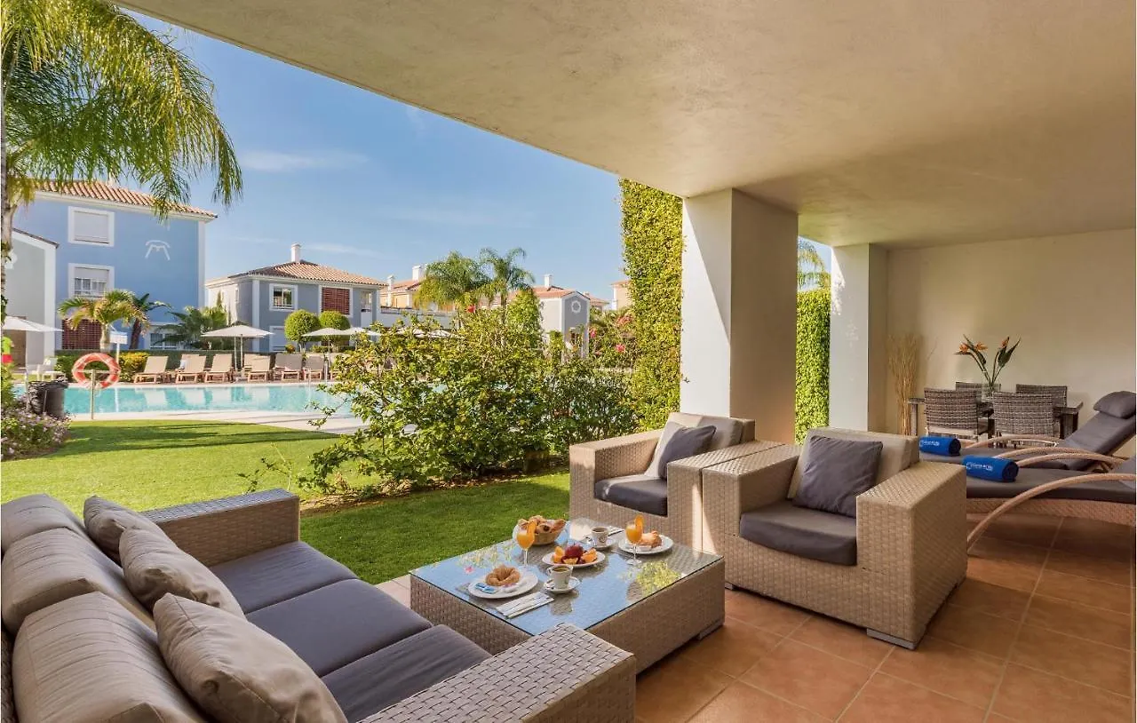 Stunning Apartment In Estepona With Kitchenette 0*,