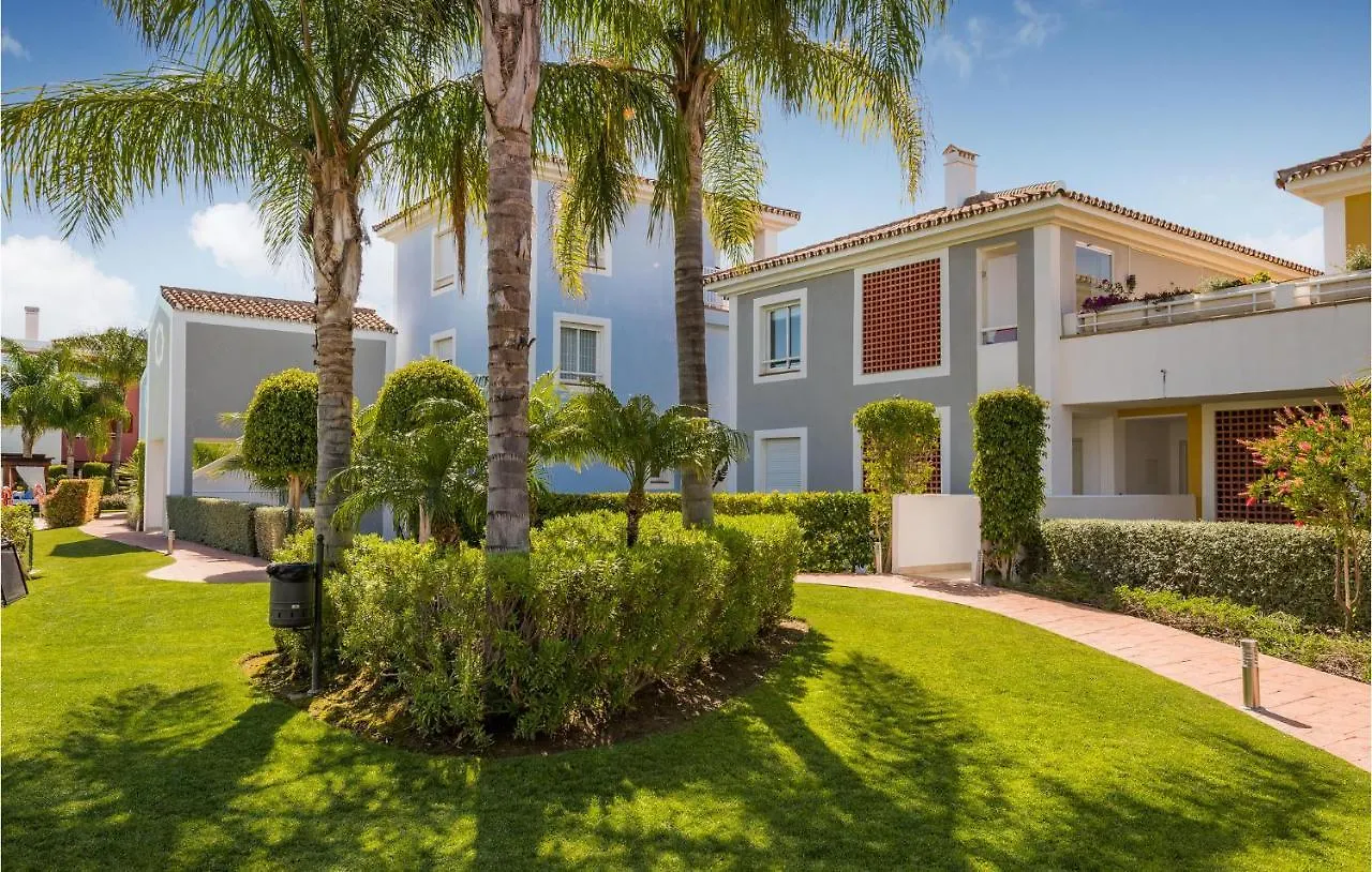 Stunning Apartment In Estepona With Kitchenette