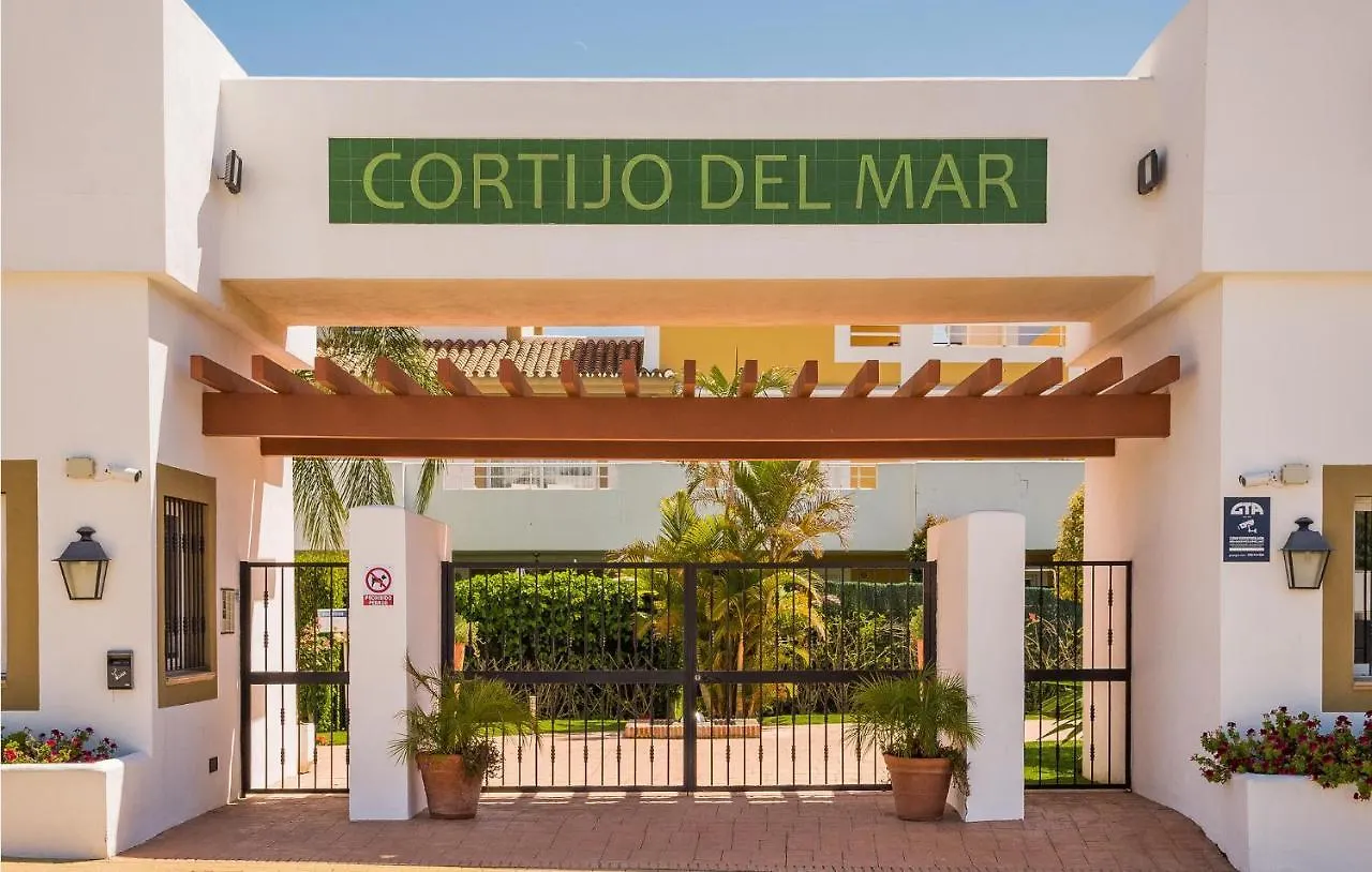 Stunning Apartment In Estepona With Kitchenette 0*,