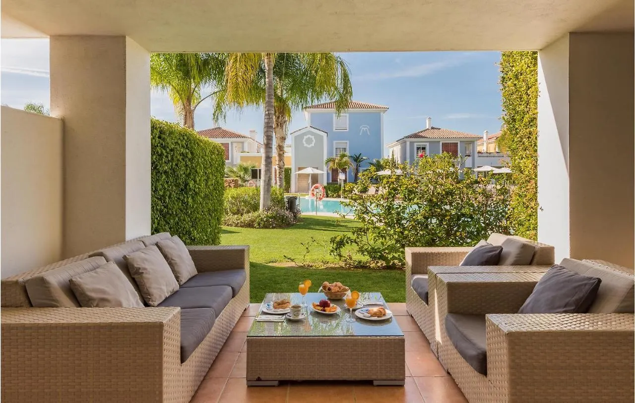 Stunning Apartment In Estepona With Kitchenette