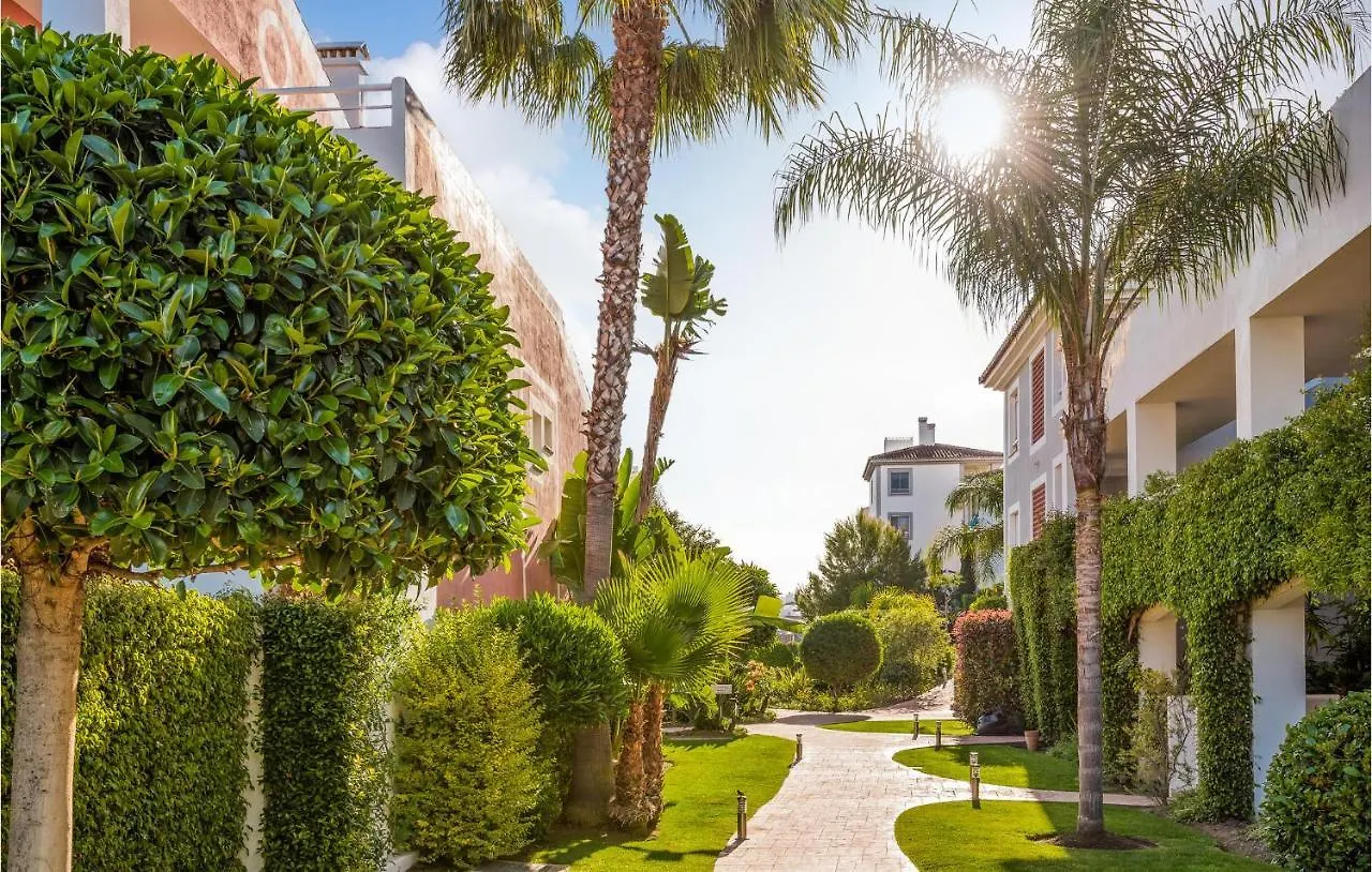 Stunning Apartment In Estepona With Kitchenette 0*,