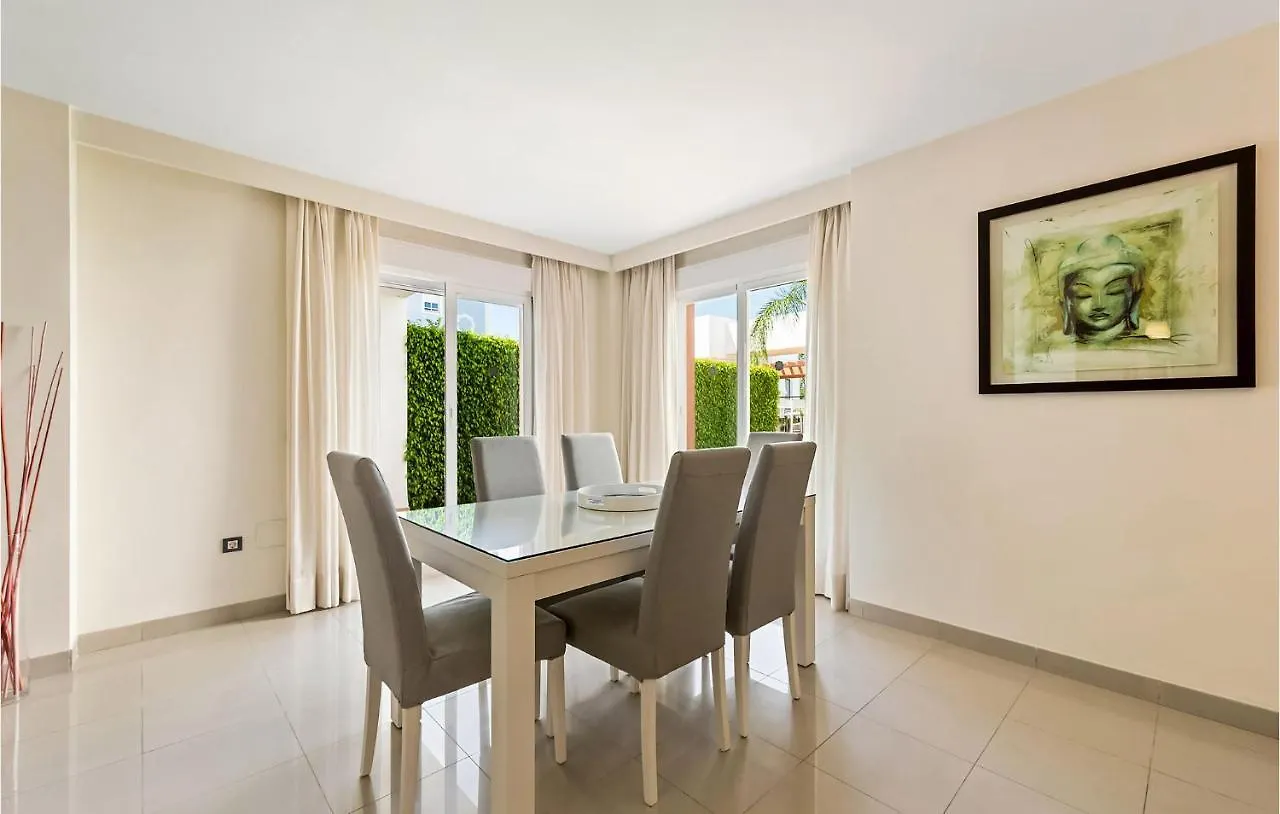 Stunning Apartment In Estepona With Kitchenette 스페인